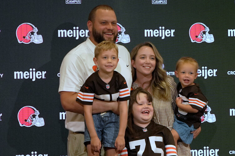 Browns’ Bitonio announces retirement after 12 seasons